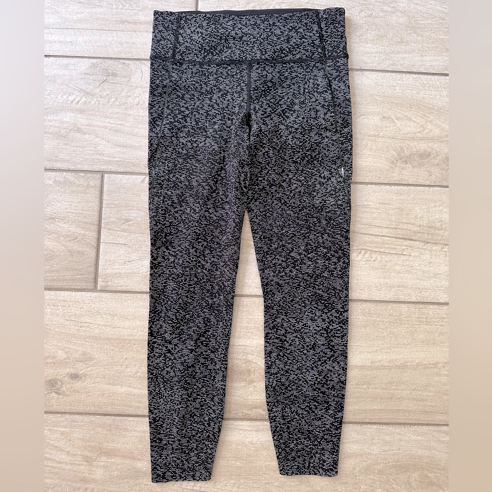*SOLD*Lululemon Quick Pace 7/8 Cropped Soundwave Alpine Tights Size 6 - Picture 4 of 15